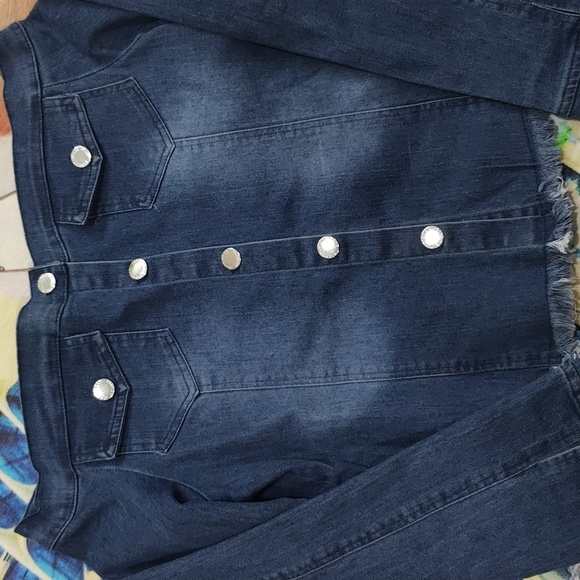 Offshoulder denim top - Picture 2 of 4